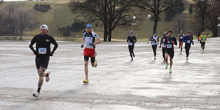 Winterlaufserie München 2022 Teil 3: Lauf über 20 km und Faschingslauf über 10 km am 05.01.2022 im Olympiapark, München (©Foto: Martin Schmitz)